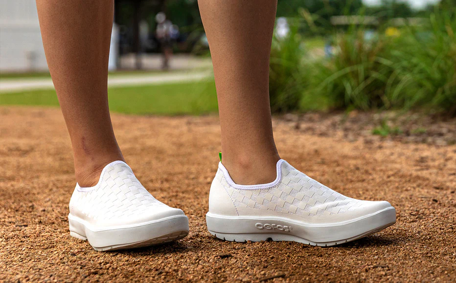 ◆OOFOS◆ 5082 OOMG EEZEE TAUPEWHITE M OOMG EEZEE TAUPEWHITE OOFOS Women's OOmg EeZee Low Shoe WHTCHECK White/Checker