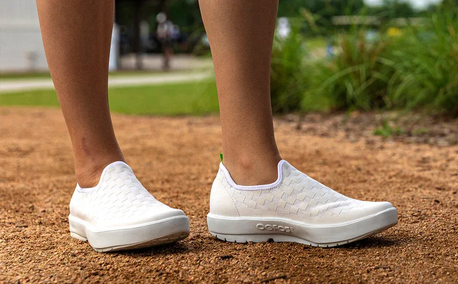 OOFOS Women's OOmg EeZee Low Shoe WHTCHECK White/Checker OOFOS Women's OOmg EeZee Low Shoe WHTCHECK White/Checker